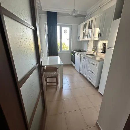 Havuz, Balkon, Otopark Sabiha Goekcene 5 Dk アパート